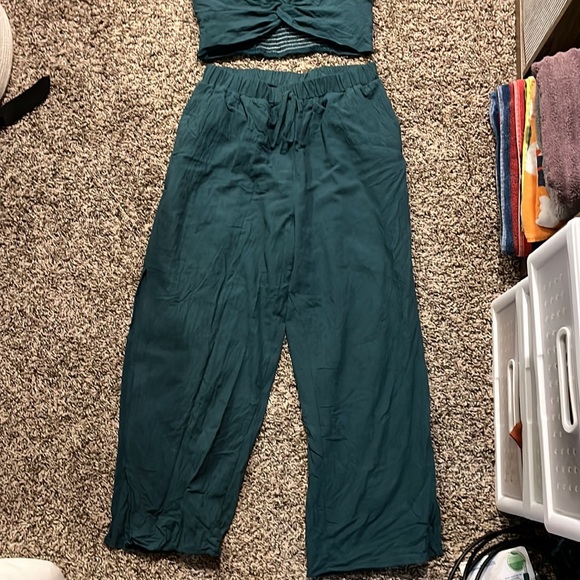 2 Piece Set - Picture 2 of 6